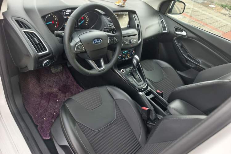 Used Ford Focus 2015 Hatchback EcoBoost 180 Automatic Elite Model Interior 1