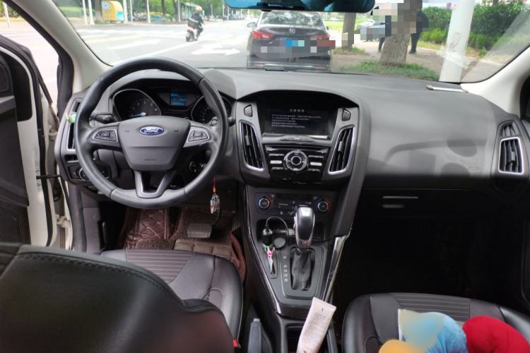 Used Ford Focus 2015 Hatchback 1.6L Automatic Fashion Edition Interior 2