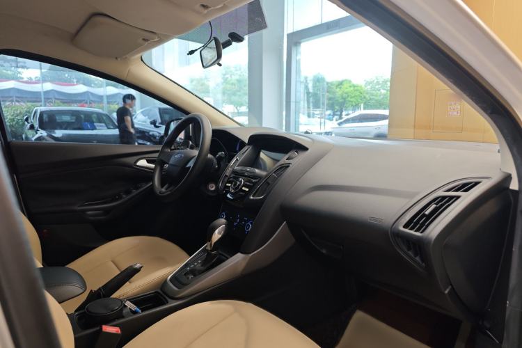 Used Ford Focus 2015 Hatchback 1.6L Automatic Comfort Model Interior 2
