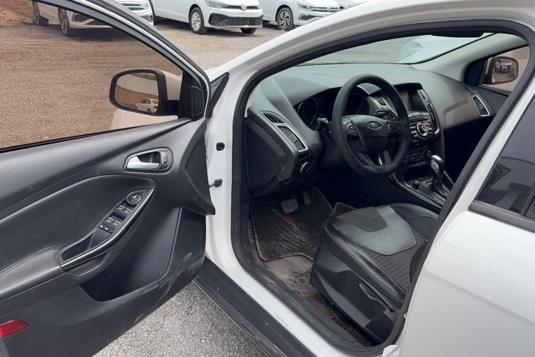 Used Ford Focus 2015 Hatchback 1.6L Automatic Fashion Edition Interior 2