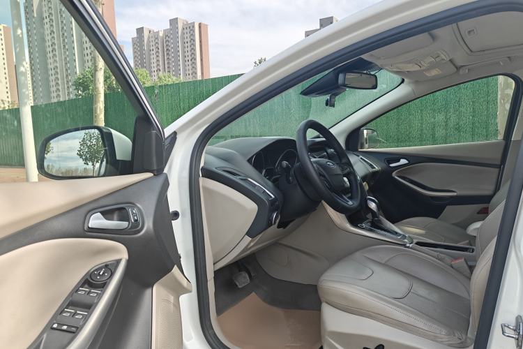 Used Ford Focus 2015 Sedan EcoBoost 180 Automatic Flagship Model Interior 2
