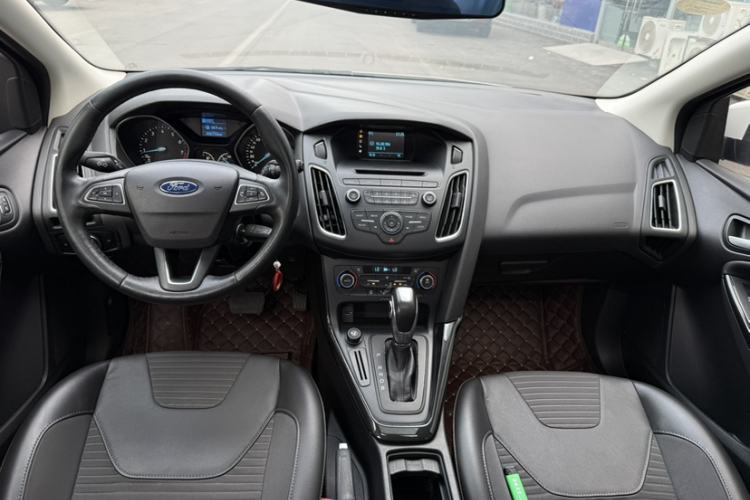 Used Ford Focus 2015 Hatchback 1.6L Automatic Fashion Edition Interior 2