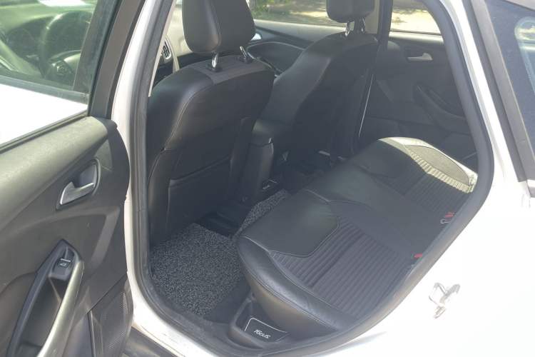 Used Ford Focus 2015 Hatchback 1.6L Automatic Fashion Edition Interior 2