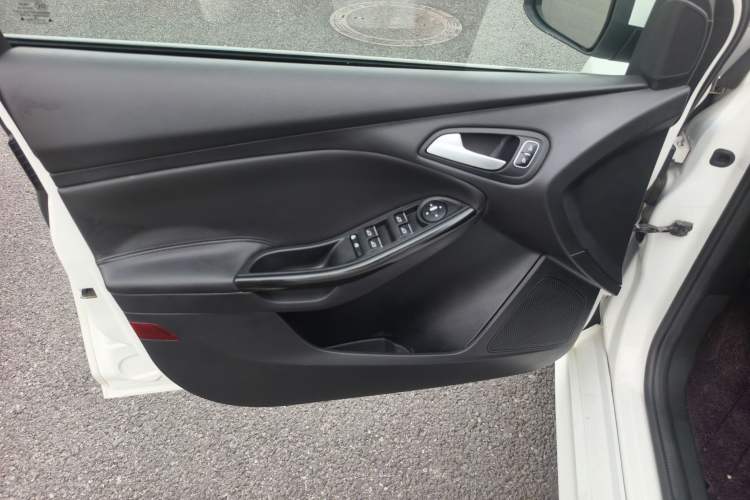 Used Ford Focus 2015 Hatchback EcoBoost 180 Automatic Elite Model Interior 2