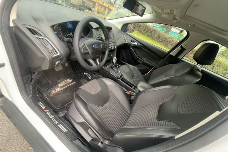 Used Ford Focus 2015 Hatchback 1.6L Automatic Fashion Edition Interior 2
