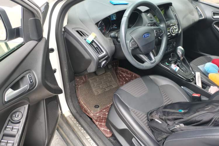 Used Ford Focus 2015 Hatchback 1.6L Automatic Fashion Edition Interior 3