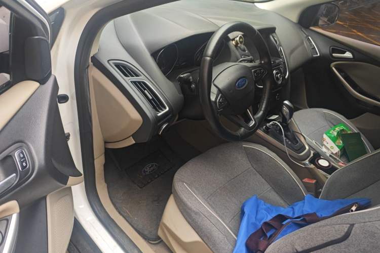 Used Ford Focus 2015 Hatchback 1.6L Automatic Fashion Edition Interior 3