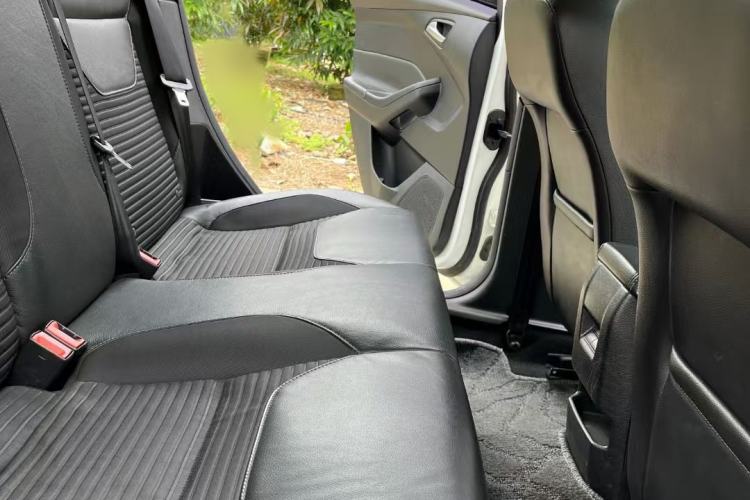 Used Ford Focus 2015 Hatchback EcoBoost 125 Automatic Supreme Style Edition Interior 3