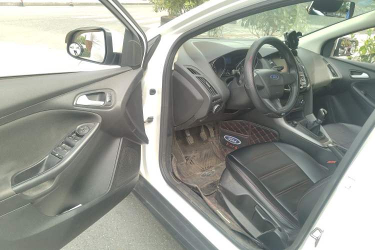 Used Ford Focus 2015 Hatchback 1.6L Manual Comfort Edition Interior 3