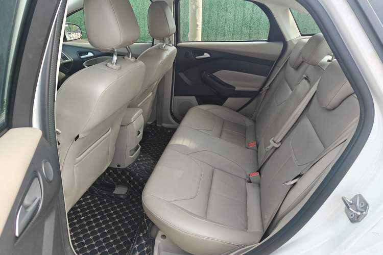 Used Ford Focus 2015 Sedan EcoBoost 180 Automatic Flagship Model Interior 3