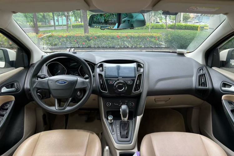 Used Ford Focus 2015 Sedan 1.6L Automatic Comfort Model Interior 3