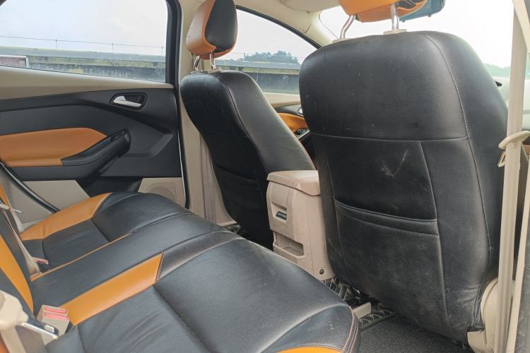 Used Ford Focus 2015 Sedan 1.6L Manual Comfort Model Interior 3