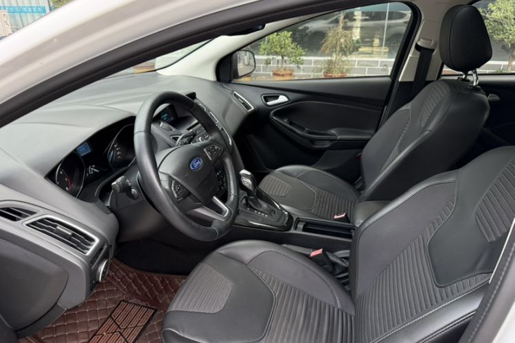 Used Ford Focus 2015 Hatchback 1.6L Automatic Fashion Edition Interior 3