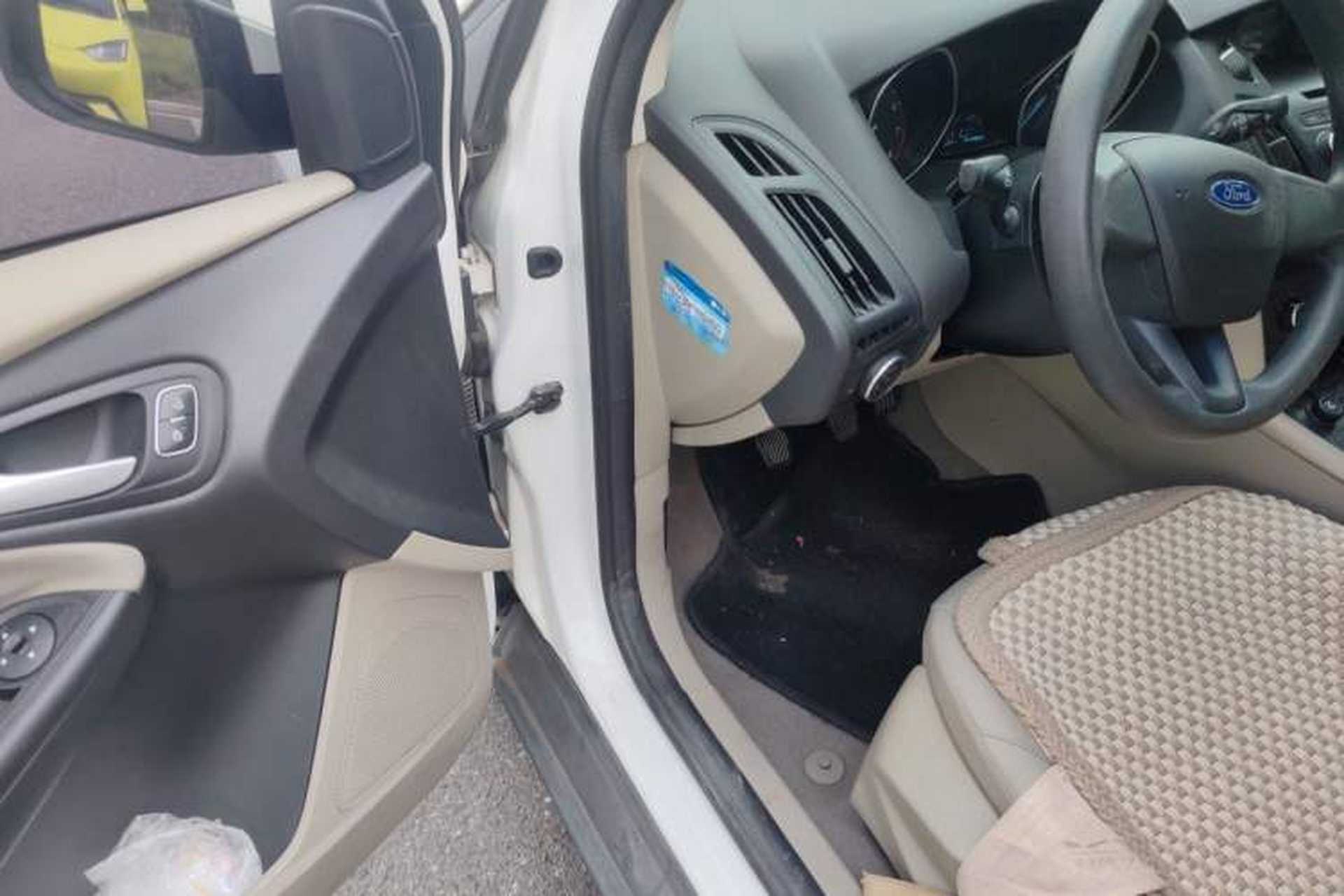 Used Ford Focus 2015 Sedan 1.6L Manual Comfort Model Interior 3