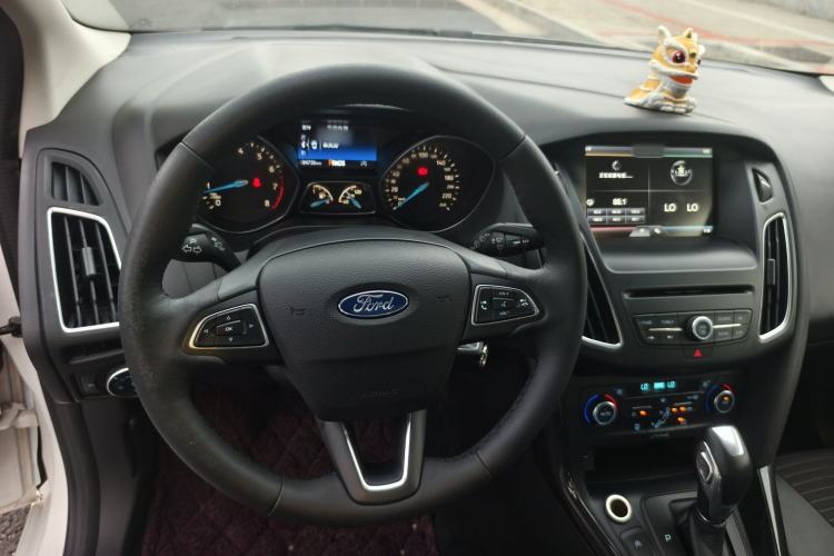 Used Ford Focus 2015 Hatchback EcoBoost 180 Automatic Elite Model Interior 3