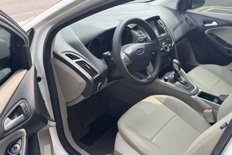 Used Ford Focus 2015 Sedan 1.6L Automatic Comfort Model Interior 3