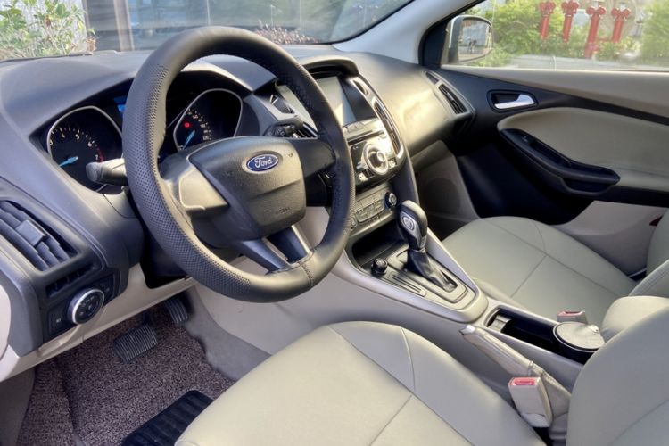Used Ford Focus 2015 Sedan 1.6L Automatic Comfort Model Interior 3