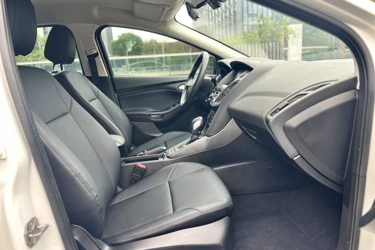 Used Ford Focus 2015 Hatchback 1.6L Automatic Comfort Model Interior 4
