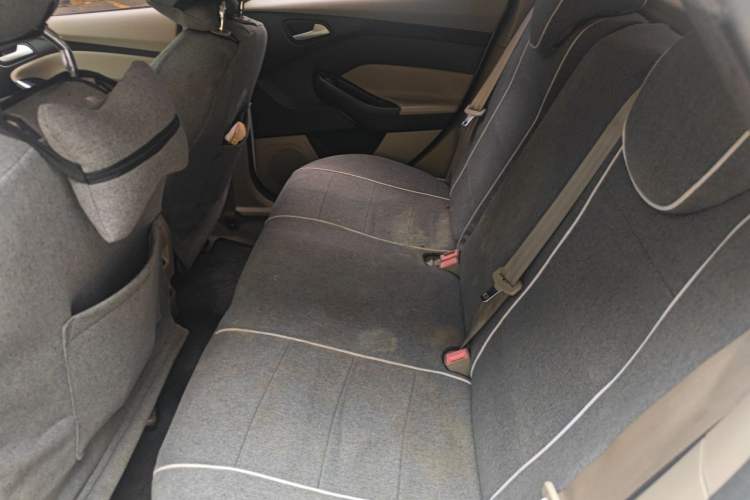 Used Ford Focus 2015 Hatchback 1.6L Automatic Fashion Edition Interior 4