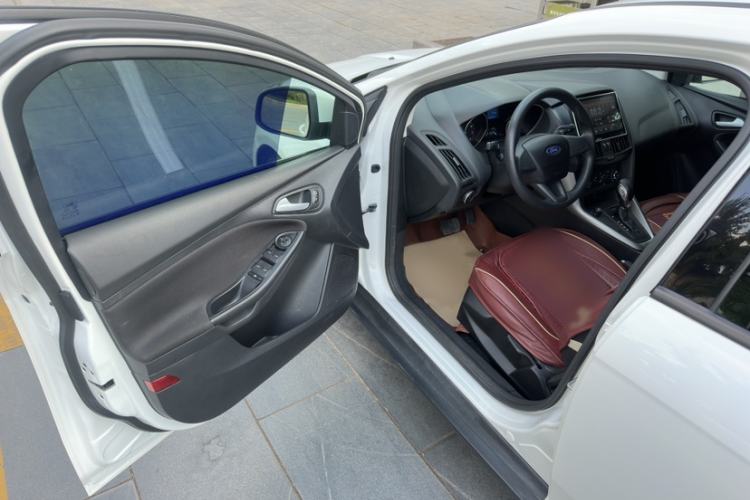 Used Ford Focus 2015 Hatchback 1.6L Automatic Comfort Model Interior 4