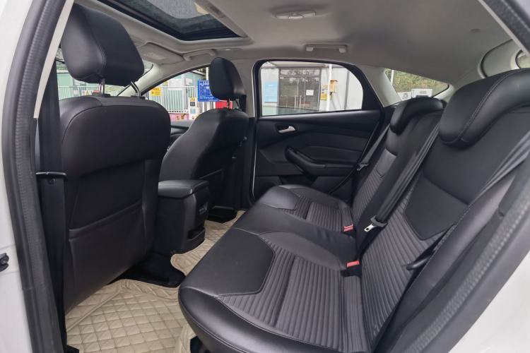 Used Ford Focus 2015 Hatchback 1.6L Automatic Fashion Edition Interior 4