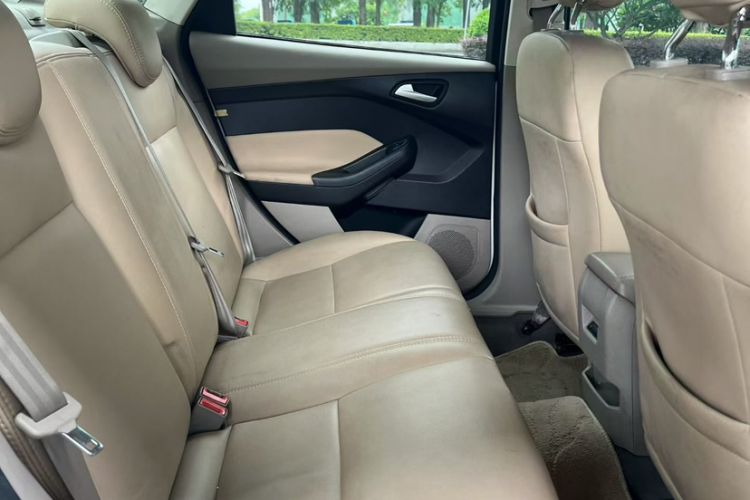 Used Ford Focus 2015 Sedan 1.6L Automatic Comfort Model Interior 4