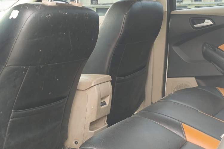 Used Ford Focus 2015 Sedan 1.6L Manual Comfort Model Interior 4