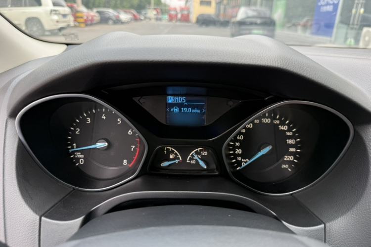 Used Ford Focus 2015 Hatchback 1.6L Automatic Fashion Edition Interior 4