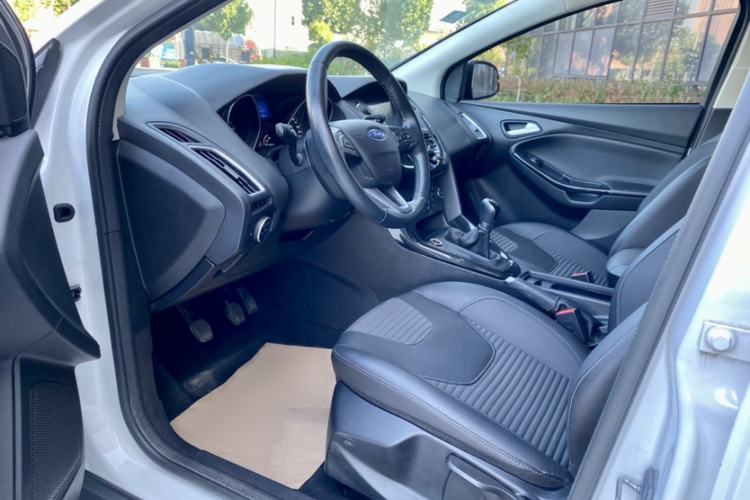 Used Ford Focus 2015 Hatchback 1.6L Manual Fashion Edition Interior 4