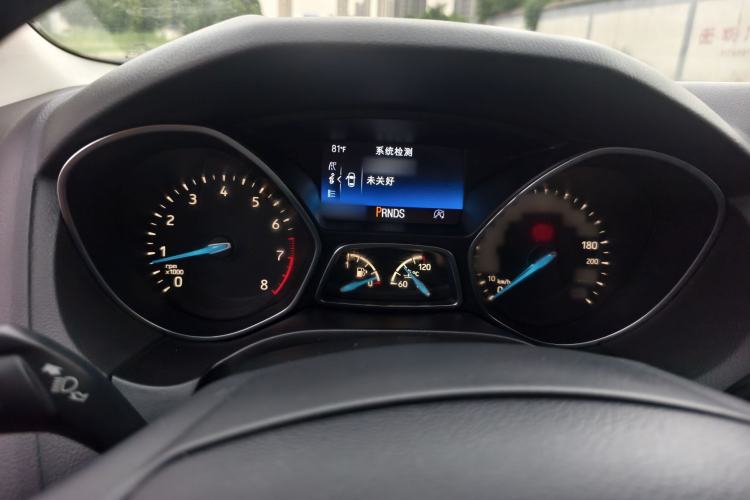 Used Ford Focus 2015 Hatchback EcoBoost 180 Automatic Elite Model Interior 4
