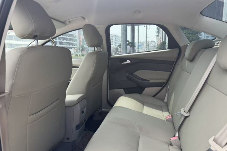 Used Ford Focus 2015 Sedan 1.6L Automatic Comfort Model Interior 4