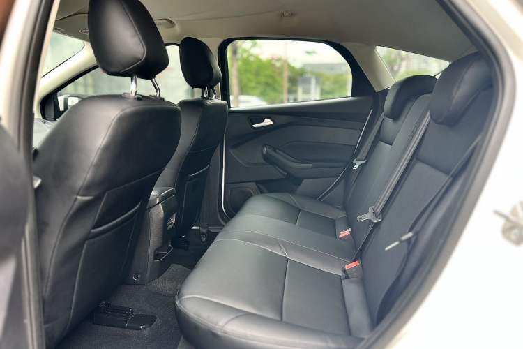 Used Ford Focus 2015 Hatchback 1.6L Automatic Comfort Model Interior 5