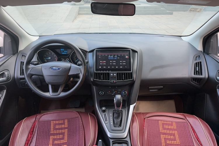 Used Ford Focus 2015 Hatchback 1.6L Automatic Comfort Model Interior 5