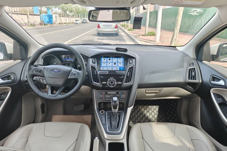 Used Ford Focus 2015 Sedan EcoBoost 180 Automatic Flagship Model Interior 5