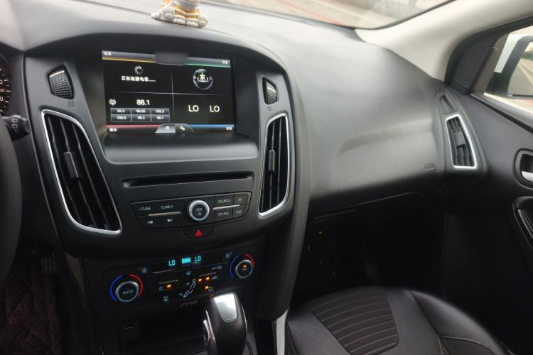 Used Ford Focus 2015 Hatchback EcoBoost 180 Automatic Elite Model Interior 5