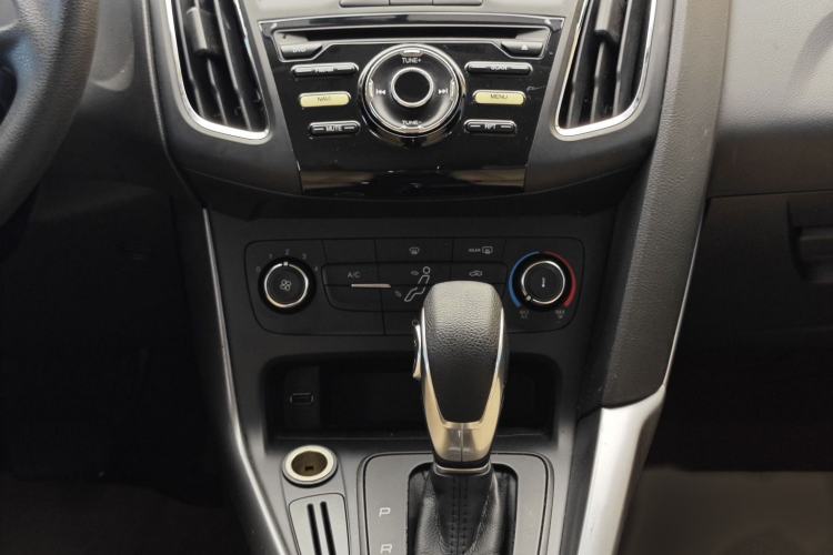 Used Ford Focus 2015 Hatchback 1.6L Automatic Comfort Model Interior 6
