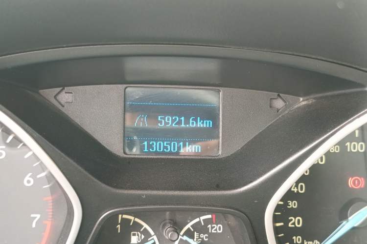 Used Ford Focus 2015 Sedan 1.6L Manual Comfort Model Interior 6