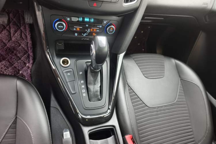 Used Ford Focus 2015 Hatchback EcoBoost 180 Automatic Elite Model Interior 6