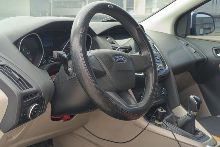 Used Ford Focus 2015 Sedan 1.6L Manual Comfort Model Interior 7
