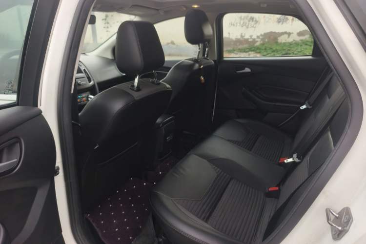 Used Ford Focus 2015 Hatchback EcoBoost 180 Automatic Elite Model Interior 7