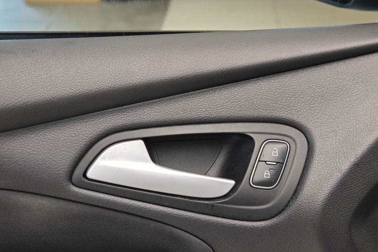 Used Ford Focus 2015 Hatchback 1.6L Automatic Comfort Model Interior 9