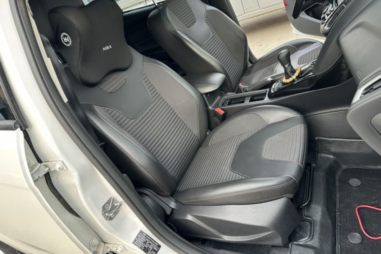 Used Ford Focus 2015 Hatchback EcoBoost 125 Manual – Ultra-Style Edition Interior 9