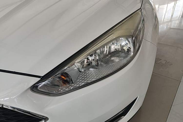 Used Ford Focus 2015 Hatchback 1.6L Automatic Fashion Edition Left Front Headlight