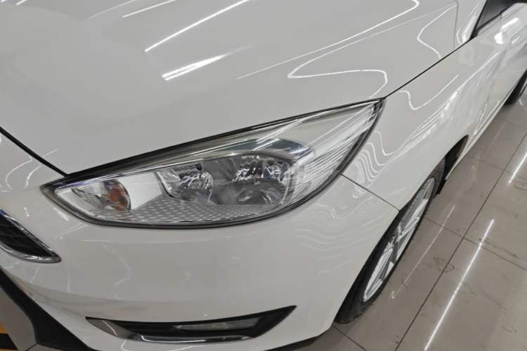 Used Ford Focus 2015 Hatchback 1.6L Automatic Fashion Edition Left Front Headlight