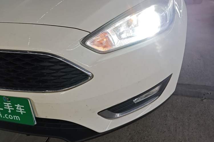 Used Ford Focus 2015 Hatchback EcoBoost 125 Automatic Supreme Style Edition Left Front Headlight