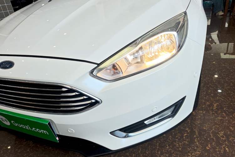 Used Ford Focus 2015 Sedan EcoBoost 180 Automatic Flagship Model Left Front Headlight
