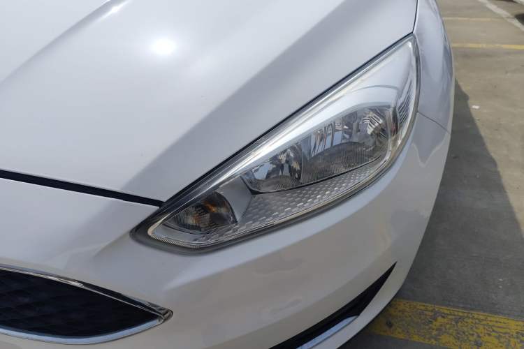 Used Ford Focus 2015 Hatchback 1.6L Automatic Fashion Edition Left Front Headlight