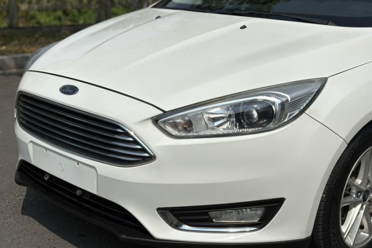 Used Ford Focus 2015 Sedan EcoBoost 125 Automatic Supreme Style Edition Left Front Headlight