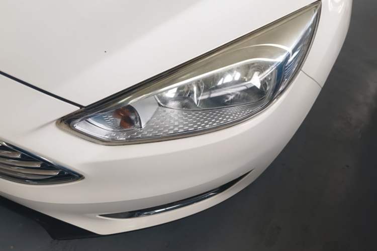 Used Ford Focus 2015 Sedan 1.6L Automatic Trend Model Left Front Headlight