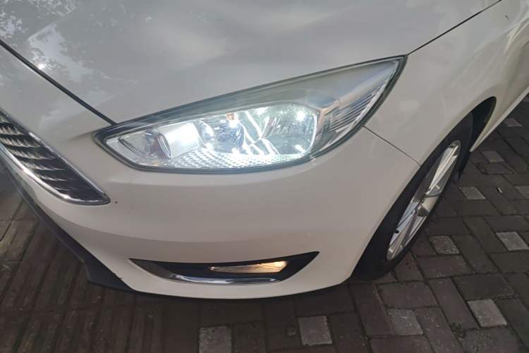 Used Ford Focus 2015 Hatchback 1.6L Automatic Fashion Edition Left Front Headlight
